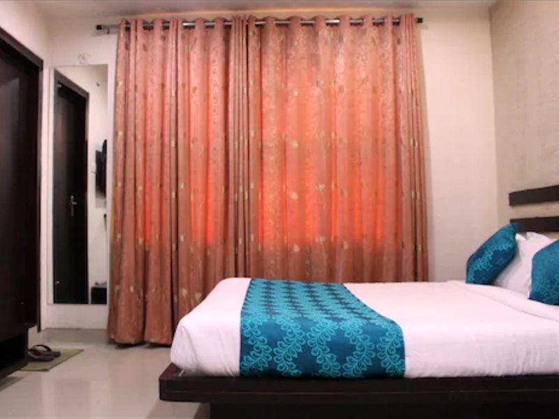 Hotel Aarya Inn Raipur  Exterior photo
